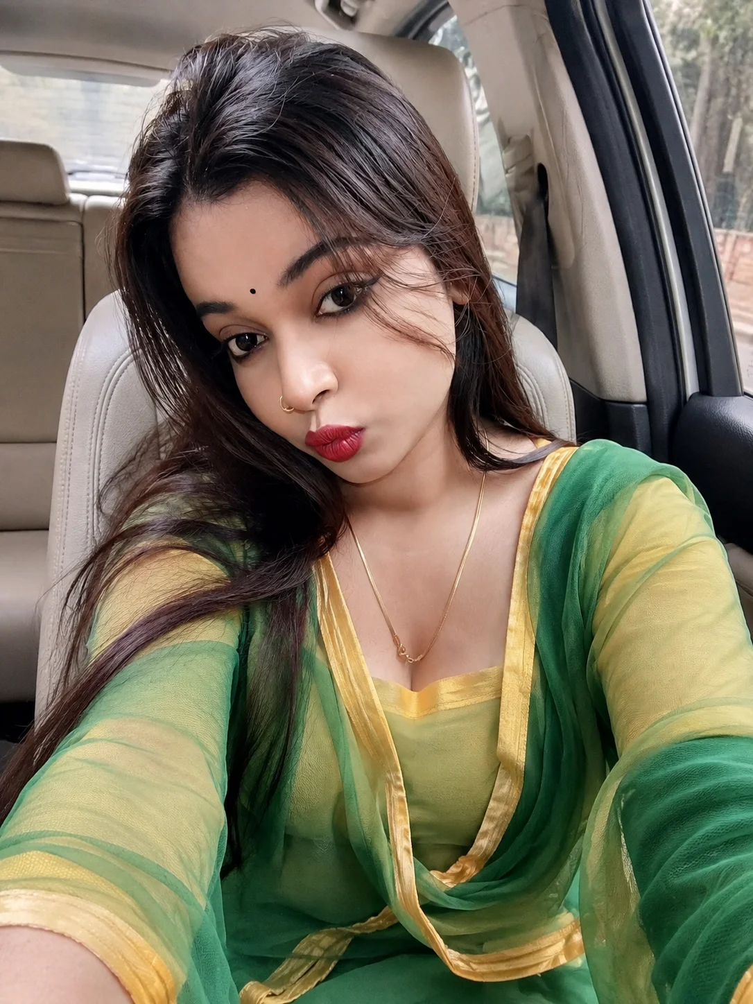 Married Woman Offering Private Time in Pune